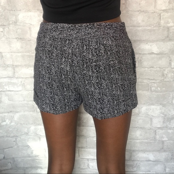 EXPRESS | Low rise Black and white print shorts - Picture 5 of 8